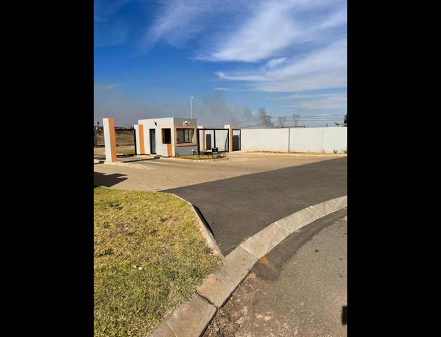 1 BEDROOM APARTMENT FOR SALE IN PROTEA GLEN
